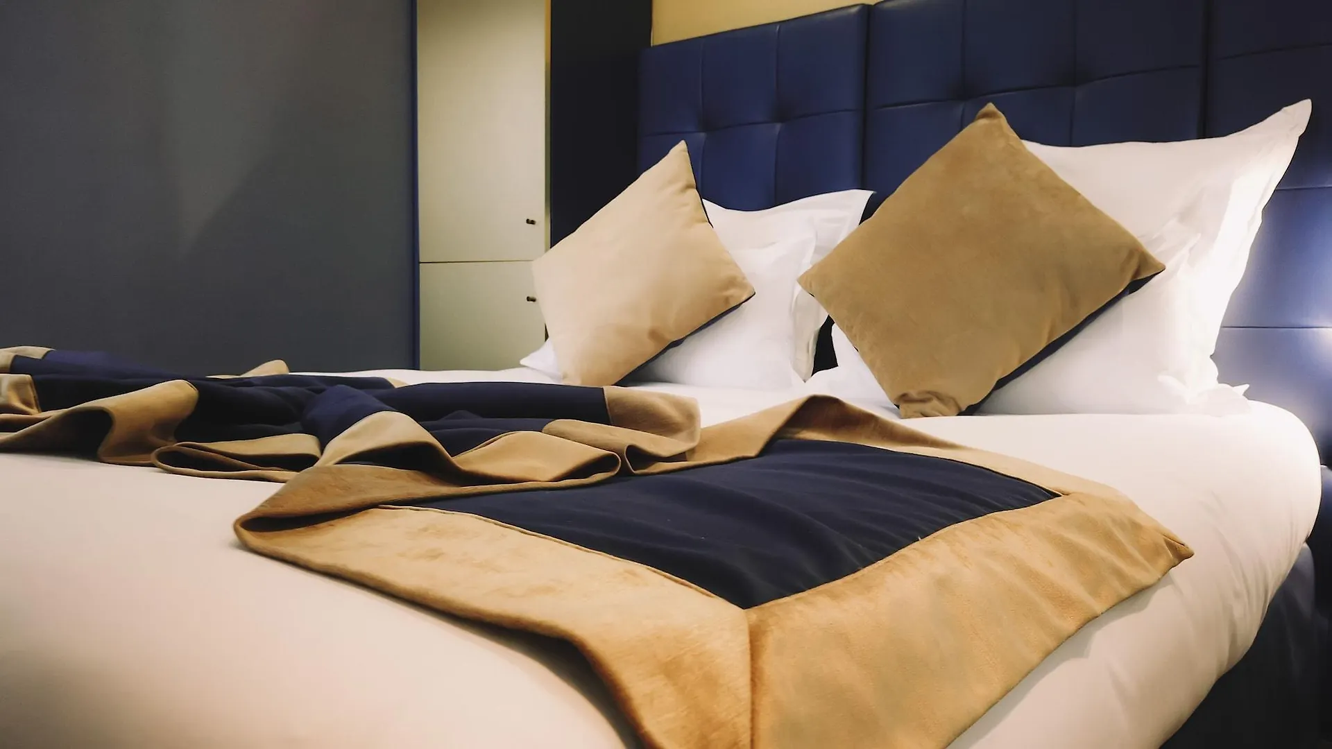 Hotel Trianon Gare De Lyon 3*